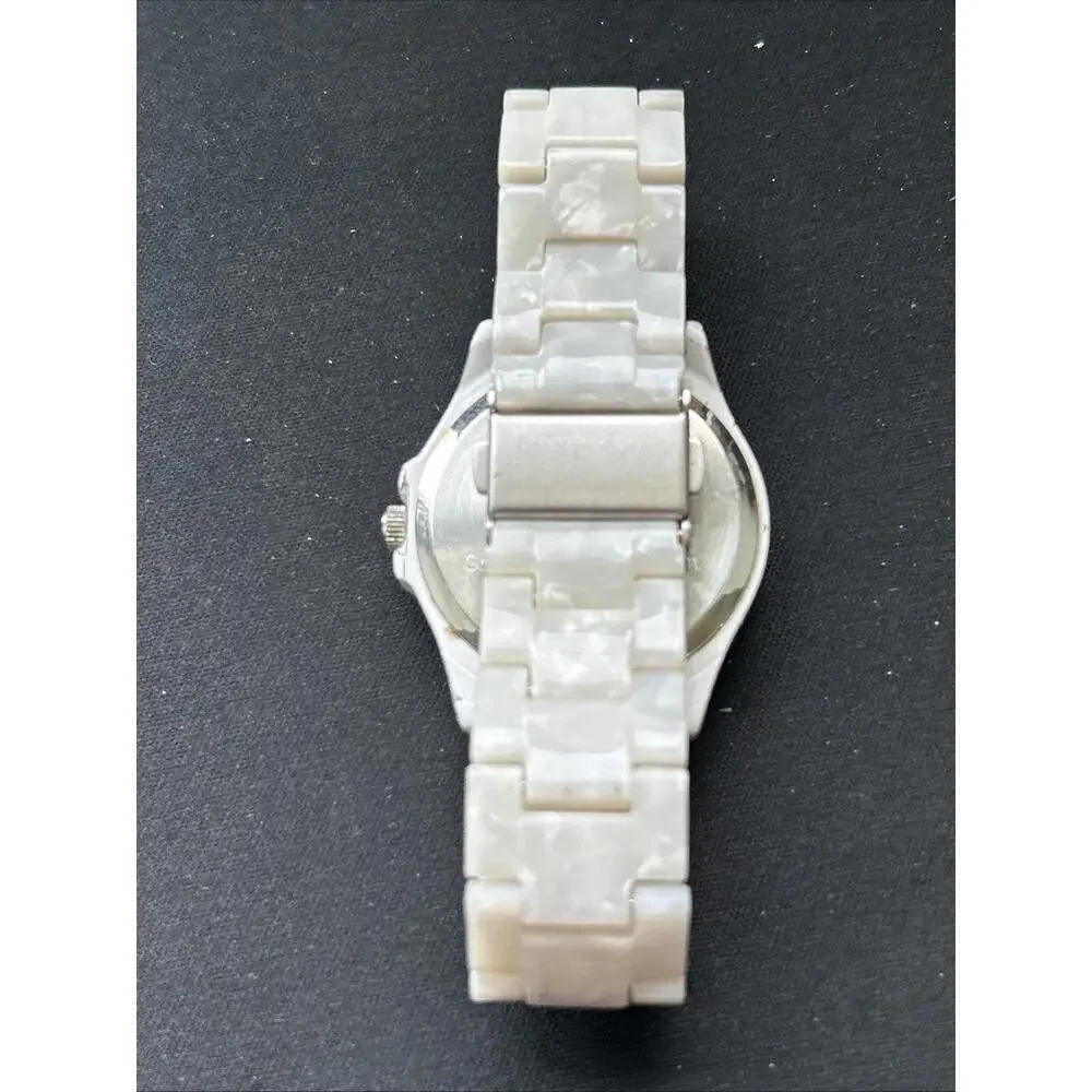 Golden Classic White Case And Band Women’s Quartz Watch